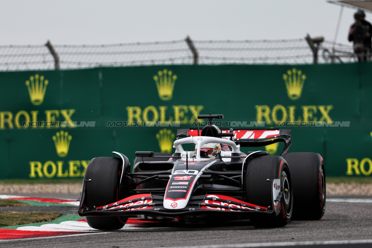 GP CINA, Kevin Magnussen (DEN) Haas VF-24.

19.04.2024. Formula 1 World Championship, Rd 5, Chinese Grand Prix, Shanghai, China, Sprint Qualifiche Day.

- www.xpbimages.com, EMail: requests@xpbimages.com © Copyright: Rew / XPB Images