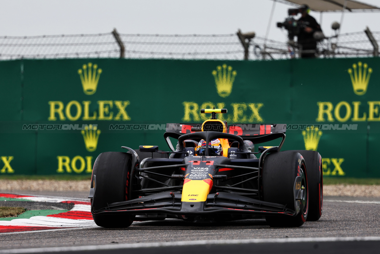 GP CINA, Sergio Perez (MEX) Red Bull Racing RB20.

19.04.2024. Formula 1 World Championship, Rd 5, Chinese Grand Prix, Shanghai, China, Sprint Qualifiche Day.

- www.xpbimages.com, EMail: requests@xpbimages.com © Copyright: Rew / XPB Images