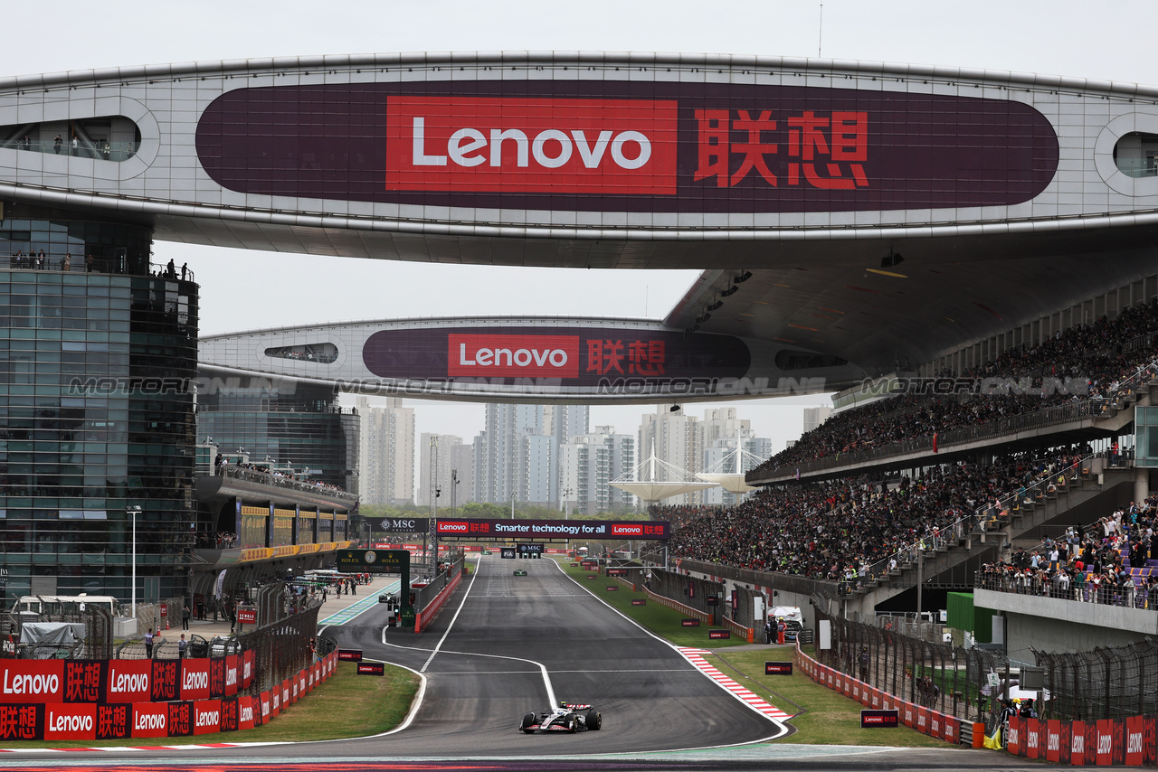 GP CINA, Nico Hulkenberg (GER) Haas VF-24.

19.04.2024. Formula 1 World Championship, Rd 5, Chinese Grand Prix, Shanghai, China, Sprint Qualifiche Day.

- www.xpbimages.com, EMail: requests@xpbimages.com © Copyright: Rew / XPB Images