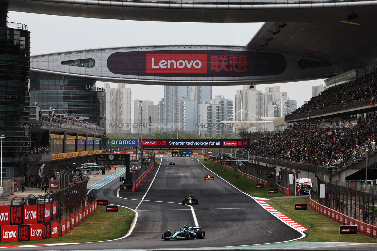 GP CINA, Fernando Alonso (ESP) Aston Martin F1 Team AMR24.

19.04.2024. Formula 1 World Championship, Rd 5, Chinese Grand Prix, Shanghai, China, Sprint Qualifiche Day.

- www.xpbimages.com, EMail: requests@xpbimages.com © Copyright: Rew / XPB Images