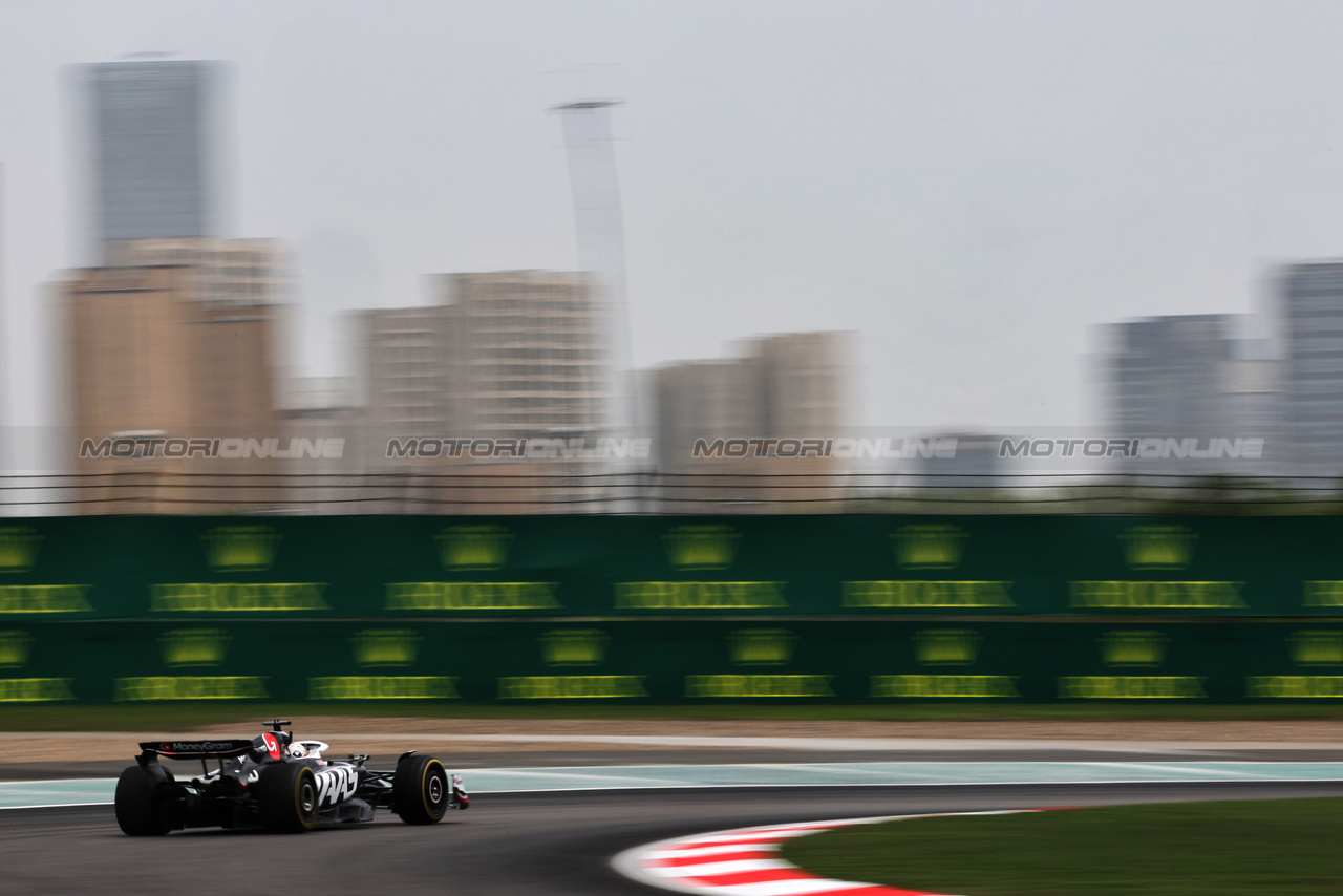 GP CINA, Kevin Magnussen (DEN) Haas VF-24.

19.04.2024. Formula 1 World Championship, Rd 5, Chinese Grand Prix, Shanghai, China, Sprint Qualifiche Day.

- www.xpbimages.com, EMail: requests@xpbimages.com © Copyright: Rew / XPB Images