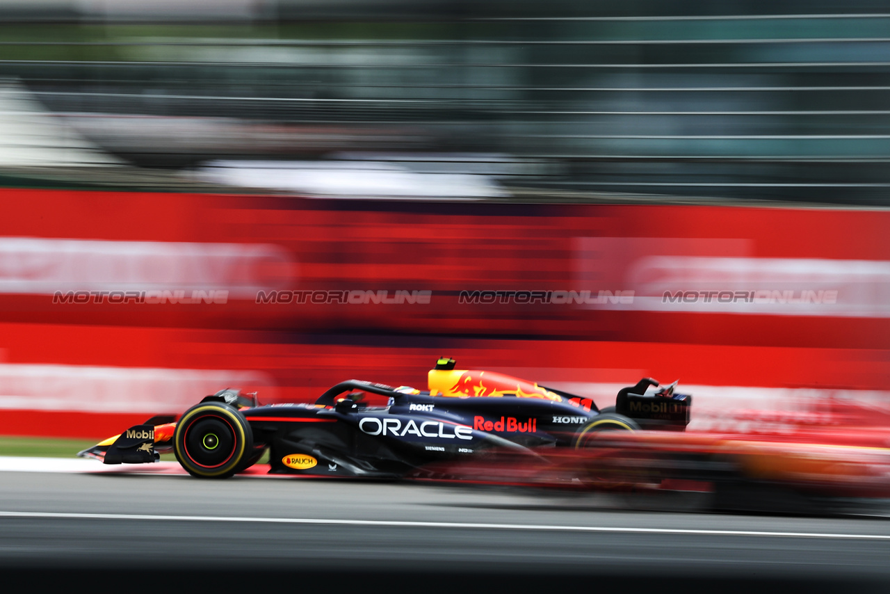 GP CINA, Sergio Perez (MEX) Red Bull Racing RB20.

19.04.2024. Formula 1 World Championship, Rd 5, Chinese Grand Prix, Shanghai, China, Sprint Qualifiche Day.

- www.xpbimages.com, EMail: requests@xpbimages.com © Copyright: Rew / XPB Images