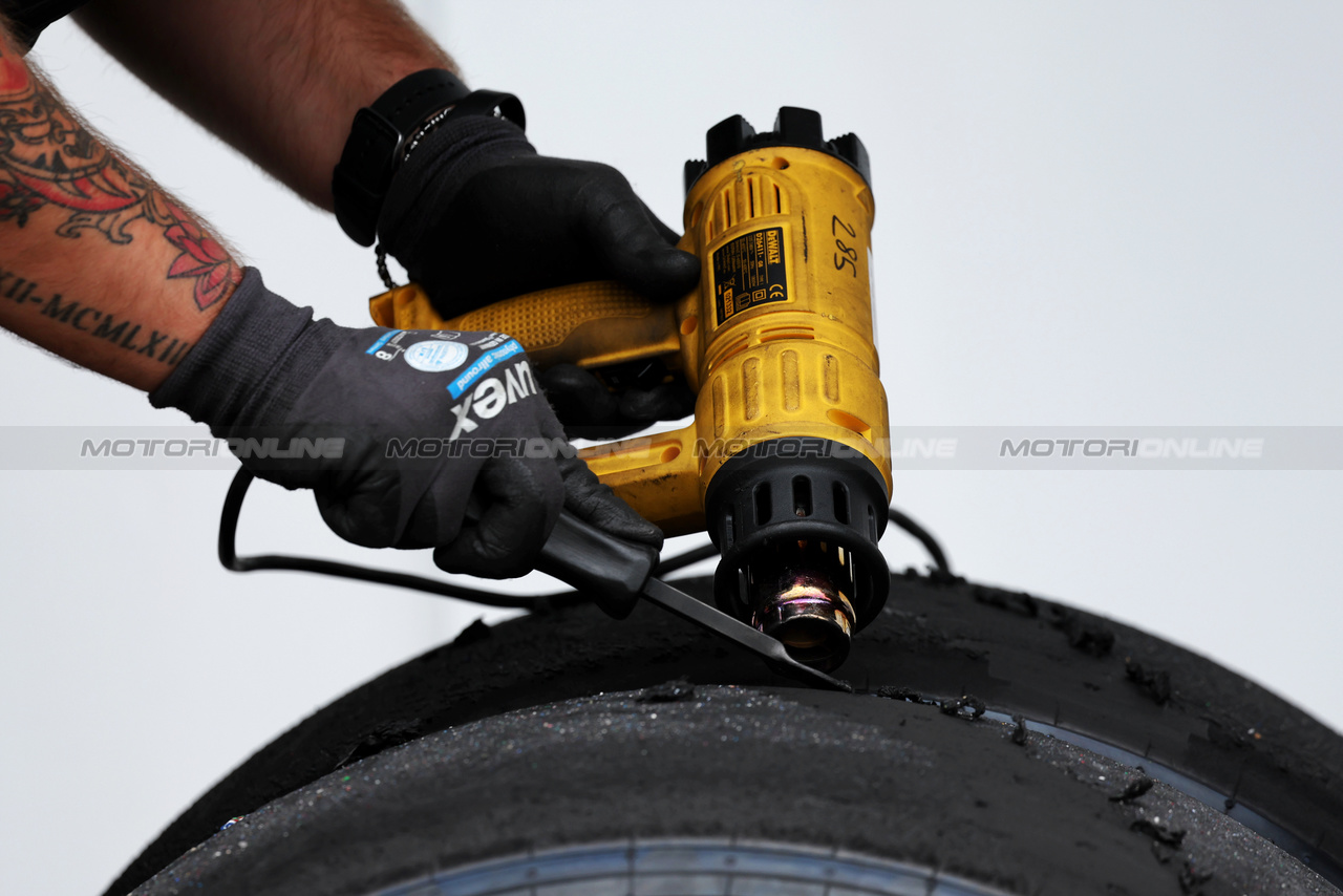 GP CINA, A mechanic works on a Pirelli tyre.

19.04.2024. Formula 1 World Championship, Rd 5, Chinese Grand Prix, Shanghai, China, Sprint Qualifiche Day.

- www.xpbimages.com, EMail: requests@xpbimages.com © Copyright: Rew / XPB Images