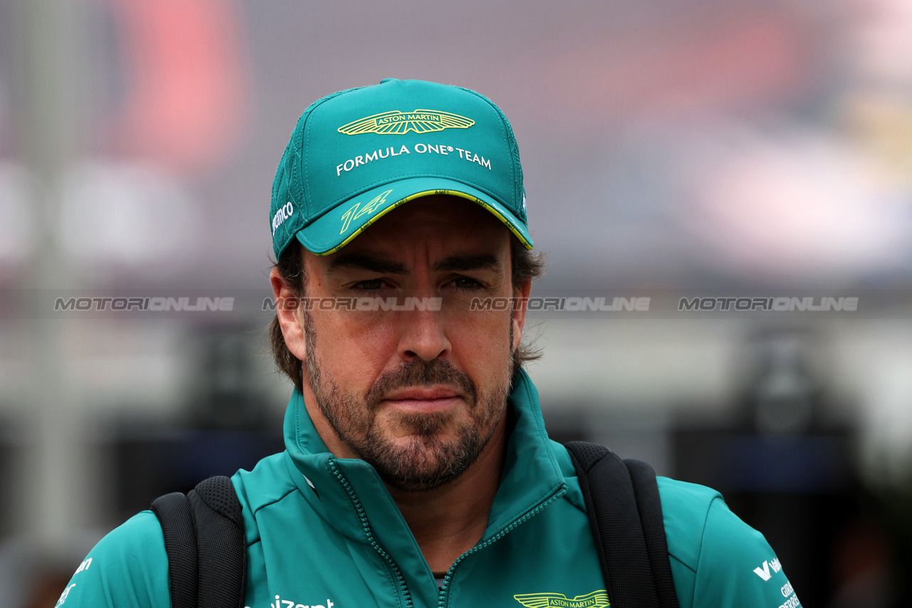 GP CINA, Fernando Alonso (ESP) Aston Martin F1 Team.

19.04.2024. Formula 1 World Championship, Rd 5, Chinese Grand Prix, Shanghai, China, Sprint Qualifiche Day.

- www.xpbimages.com, EMail: requests@xpbimages.com © Copyright: Rew / XPB Images