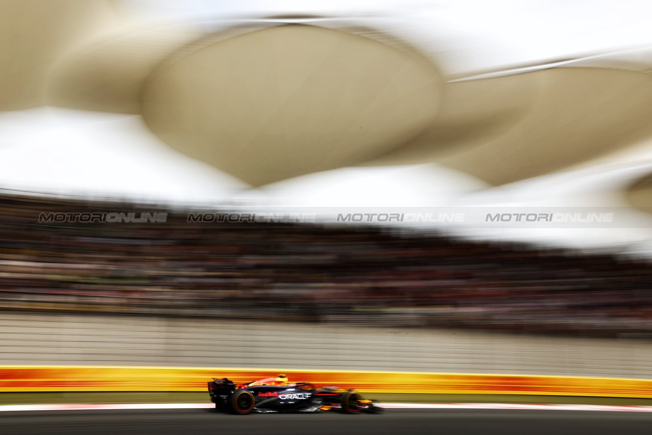 GP CINA, Sergio Perez (MEX) Red Bull Racing RB20.

19.04.2024. Formula 1 World Championship, Rd 5, Chinese Grand Prix, Shanghai, China, Sprint Qualifiche Day.

 - www.xpbimages.com, EMail: requests@xpbimages.com © Copyright: Coates / XPB Images