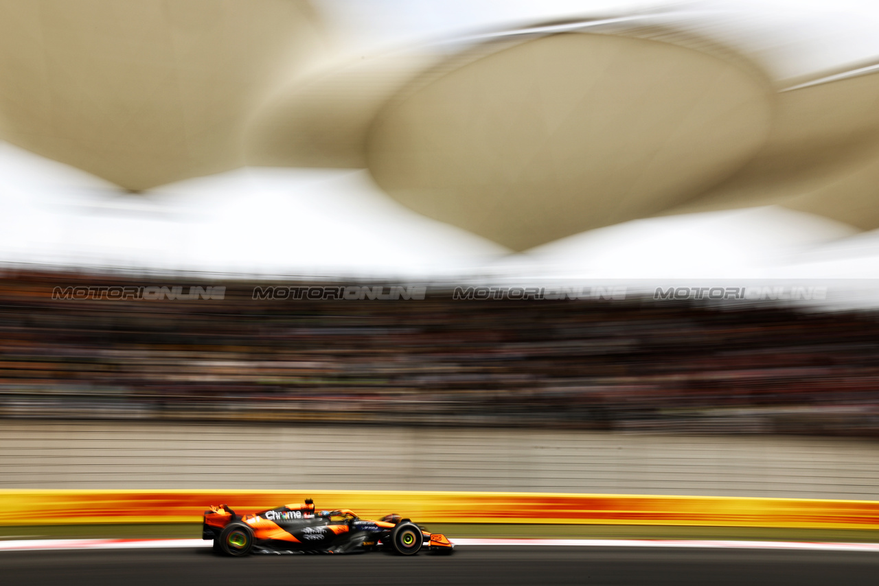 GP CINA, Oscar Piastri (AUS) McLaren MCL38.

19.04.2024. Formula 1 World Championship, Rd 5, Chinese Grand Prix, Shanghai, China, Sprint Qualifiche Day.

 - www.xpbimages.com, EMail: requests@xpbimages.com © Copyright: Coates / XPB Images