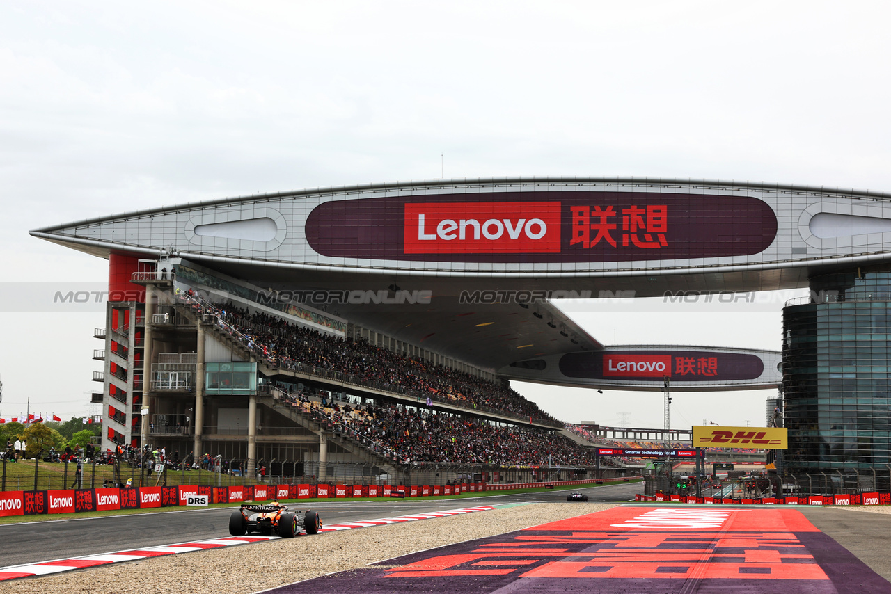 GP CINA, Oscar Piastri (AUS) McLaren MCL38.

19.04.2024. Formula 1 World Championship, Rd 5, Chinese Grand Prix, Shanghai, China, Sprint Qualifiche Day.

 - www.xpbimages.com, EMail: requests@xpbimages.com © Copyright: Coates / XPB Images