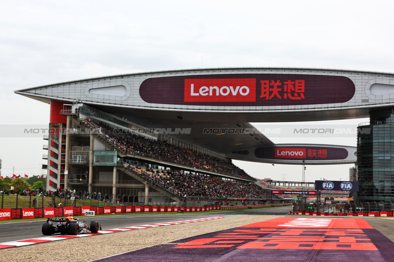 GP CINA, Sergio Perez (MEX) Red Bull Racing RB20.

19.04.2024. Formula 1 World Championship, Rd 5, Chinese Grand Prix, Shanghai, China, Sprint Qualifiche Day.

 - www.xpbimages.com, EMail: requests@xpbimages.com © Copyright: Coates / XPB Images