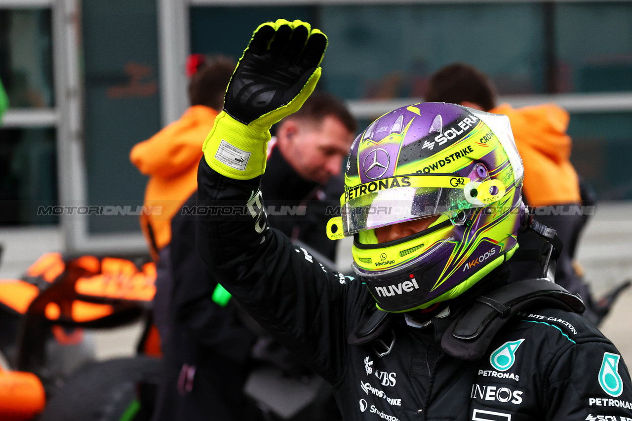 GP CINA, Lewis Hamilton (GBR) Mercedes AMG F1 celebrates second position in Sprint qualifying parc ferme.

19.04.2024. Formula 1 World Championship, Rd 5, Chinese Grand Prix, Shanghai, China, Sprint Qualifiche Day.

- www.xpbimages.com, EMail: requests@xpbimages.com © Copyright: Batchelor / XPB Images