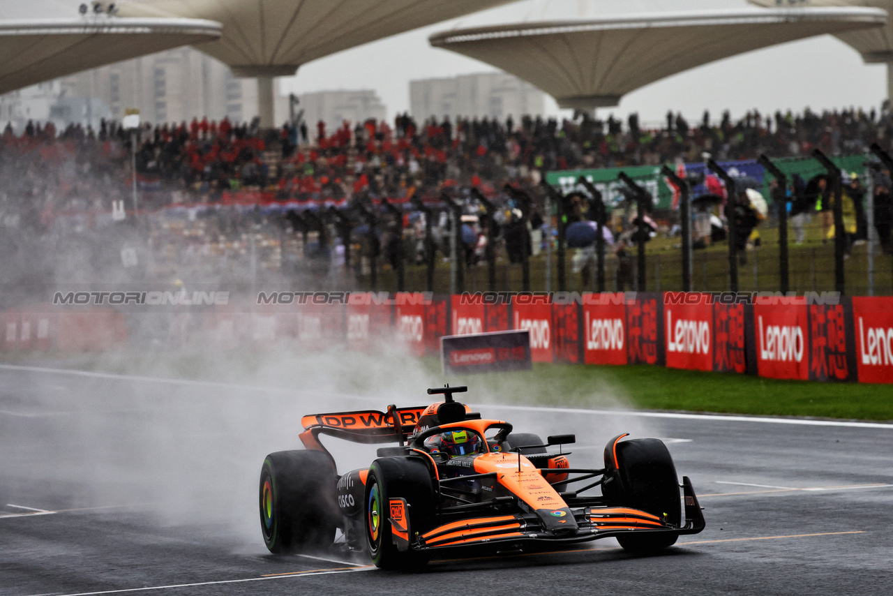 GP CINA, Oscar Piastri (AUS) McLaren MCL38.

19.04.2024. Formula 1 World Championship, Rd 5, Chinese Grand Prix, Shanghai, China, Sprint Qualifiche Day.

- www.xpbimages.com, EMail: requests@xpbimages.com © Copyright: Batchelor / XPB Images