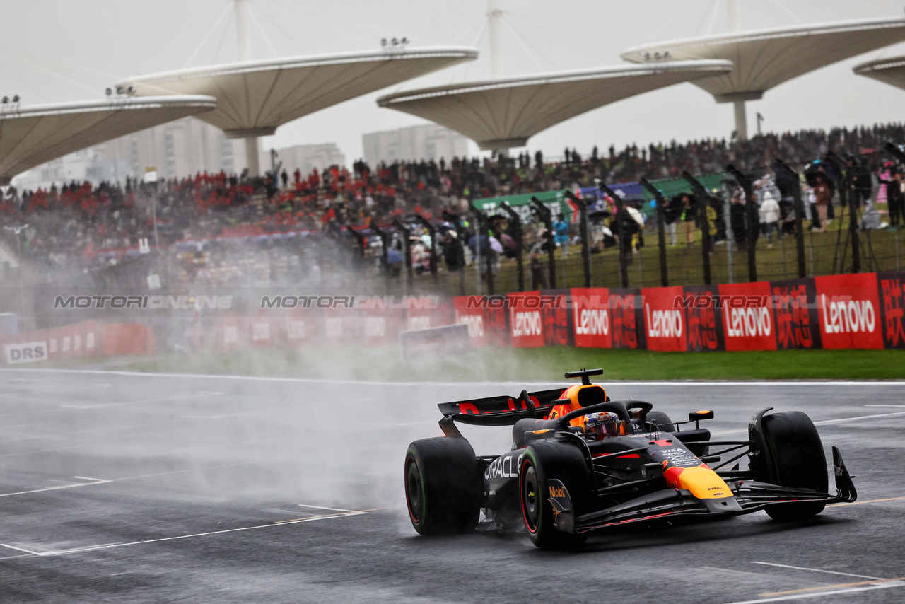 GP CINA, Max Verstappen (NLD) Red Bull Racing RB20.

19.04.2024. Formula 1 World Championship, Rd 5, Chinese Grand Prix, Shanghai, China, Sprint Qualifiche Day.

- www.xpbimages.com, EMail: requests@xpbimages.com © Copyright: Batchelor / XPB Images