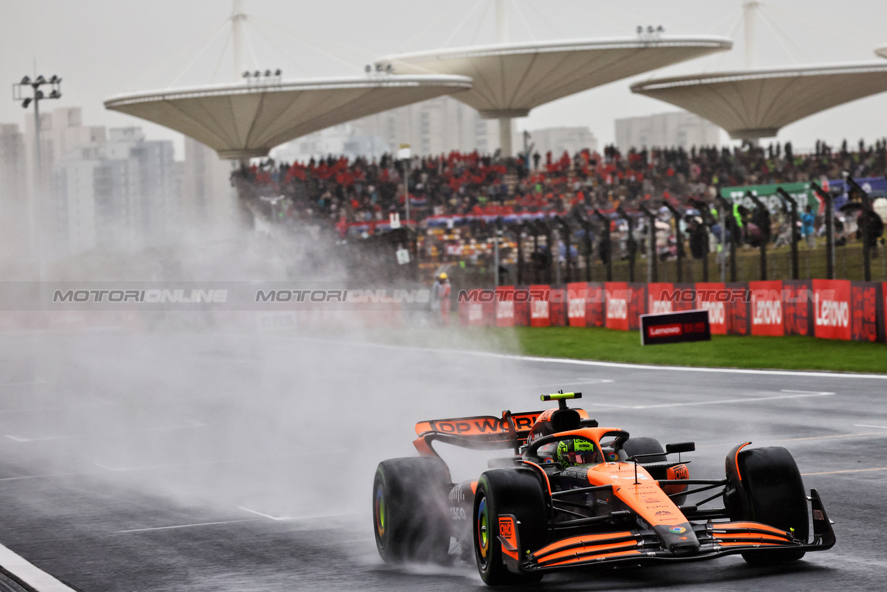 GP CINA, Lando Norris (GBR) McLaren MCL38.

19.04.2024. Formula 1 World Championship, Rd 5, Chinese Grand Prix, Shanghai, China, Sprint Qualifiche Day.

- www.xpbimages.com, EMail: requests@xpbimages.com © Copyright: Batchelor / XPB Images