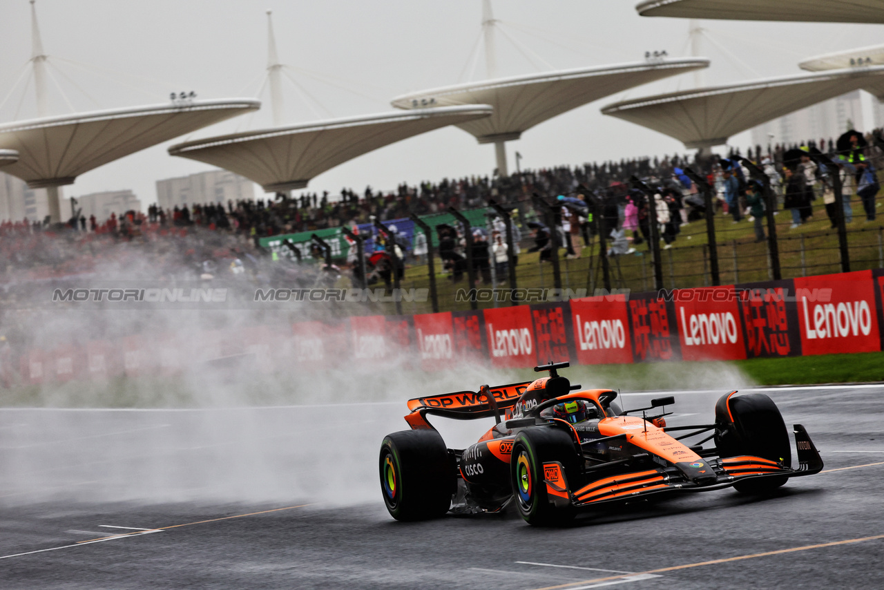 GP CINA, Oscar Piastri (AUS) McLaren MCL38.

19.04.2024. Formula 1 World Championship, Rd 5, Chinese Grand Prix, Shanghai, China, Sprint Qualifiche Day.

- www.xpbimages.com, EMail: requests@xpbimages.com © Copyright: Batchelor / XPB Images