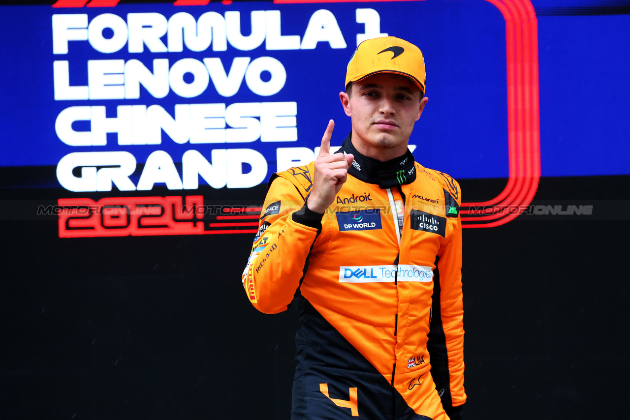 GP CINA, Lando Norris (GBR) McLaren celebrates pole position in Sprint qualifying parc ferme.

19.04.2024. Formula 1 World Championship, Rd 5, Chinese Grand Prix, Shanghai, China, Sprint Qualifiche Day.

- www.xpbimages.com, EMail: requests@xpbimages.com © Copyright: Batchelor / XPB Images