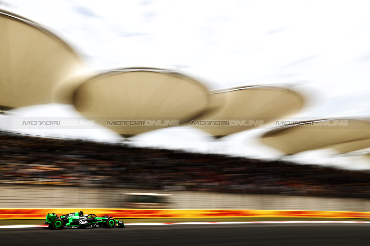 GP CINA, Zhou Guanyu (CHN) Sauber C44.

19.04.2024. Formula 1 World Championship, Rd 5, Chinese Grand Prix, Shanghai, China, Sprint Qualifiche Day.

 - www.xpbimages.com, EMail: requests@xpbimages.com © Copyright: Coates / XPB Images