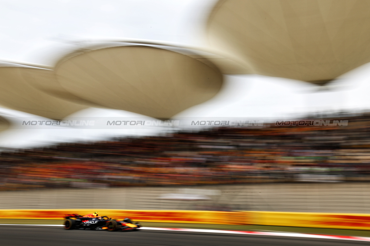 GP CINA, Sergio Perez (MEX) Red Bull Racing RB20.

19.04.2024. Formula 1 World Championship, Rd 5, Chinese Grand Prix, Shanghai, China, Sprint Qualifiche Day.

 - www.xpbimages.com, EMail: requests@xpbimages.com © Copyright: Coates / XPB Images