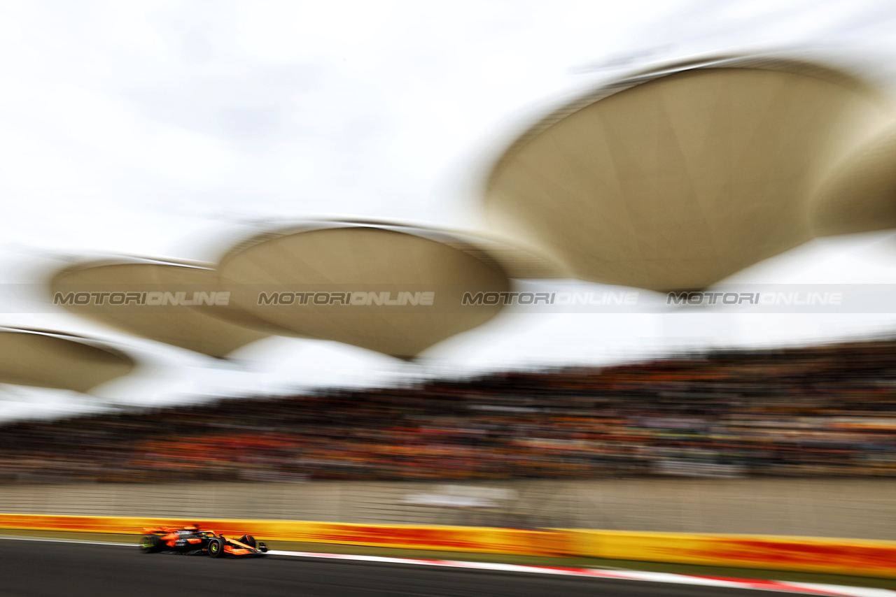 GP CINA, Oscar Piastri (AUS) McLaren MCL38.

19.04.2024. Formula 1 World Championship, Rd 5, Chinese Grand Prix, Shanghai, China, Sprint Qualifiche Day.

 - www.xpbimages.com, EMail: requests@xpbimages.com © Copyright: Coates / XPB Images