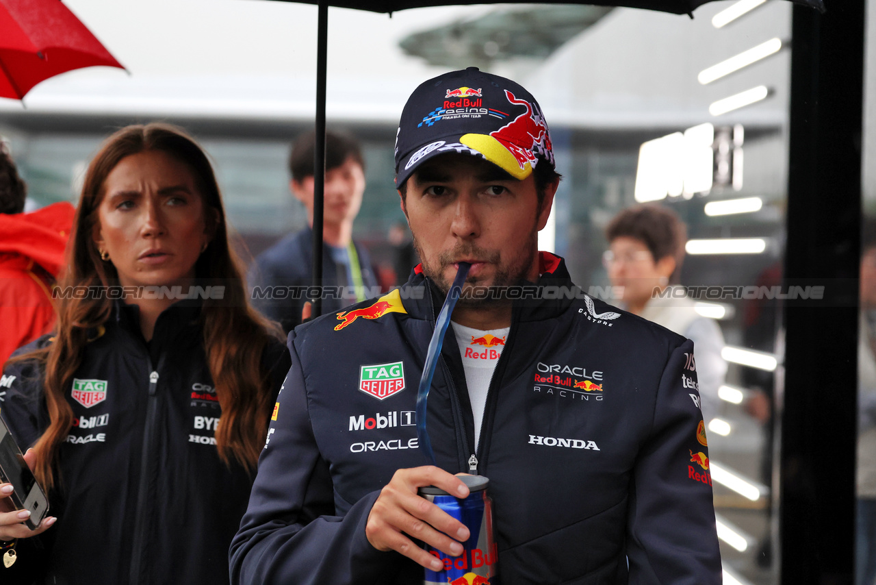 GP CINA, Sergio Perez (MEX) Red Bull Racing.

19.04.2024. Formula 1 World Championship, Rd 5, Chinese Grand Prix, Shanghai, China, Sprint Qualifiche Day.

- www.xpbimages.com, EMail: requests@xpbimages.com © Copyright: Bearne / XPB Images