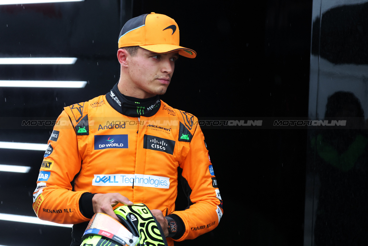 GP CINA, Lando Norris (GBR) McLaren.

19.04.2024. Formula 1 World Championship, Rd 5, Chinese Grand Prix, Shanghai, China, Sprint Qualifiche Day.

- www.xpbimages.com, EMail: requests@xpbimages.com © Copyright: Bearne / XPB Images