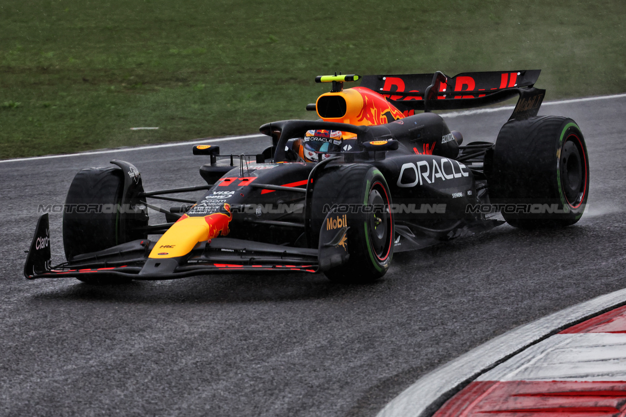 GP CINA, Sergio Perez (MEX) Red Bull Racing RB20.

19.04.2024. Formula 1 World Championship, Rd 5, Chinese Grand Prix, Shanghai, China, Sprint Qualifiche Day.

- www.xpbimages.com, EMail: requests@xpbimages.com © Copyright: Bearne / XPB Images