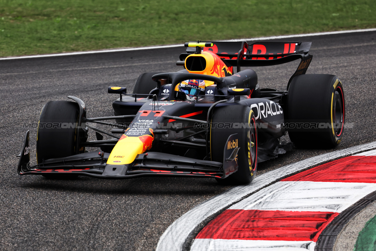 GP CINA, Sergio Perez (MEX) Red Bull Racing RB20.

19.04.2024. Formula 1 World Championship, Rd 5, Chinese Grand Prix, Shanghai, China, Sprint Qualifiche Day.

- www.xpbimages.com, EMail: requests@xpbimages.com © Copyright: Bearne / XPB Images