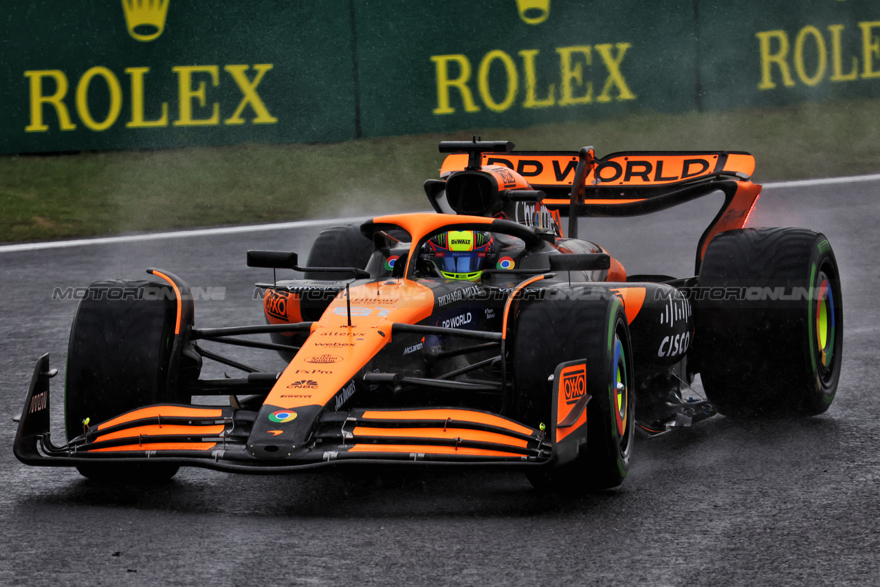 GP CINA, Oscar Piastri (AUS) McLaren MCL38.

19.04.2024. Formula 1 World Championship, Rd 5, Chinese Grand Prix, Shanghai, China, Sprint Qualifiche Day.

- www.xpbimages.com, EMail: requests@xpbimages.com © Copyright: Bearne / XPB Images