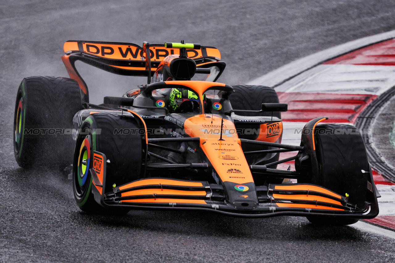 GP CINA, Lando Norris (GBR) McLaren MCL38.

19.04.2024. Formula 1 World Championship, Rd 5, Chinese Grand Prix, Shanghai, China, Sprint Qualifiche Day.

- www.xpbimages.com, EMail: requests@xpbimages.com © Copyright: Bearne / XPB Images