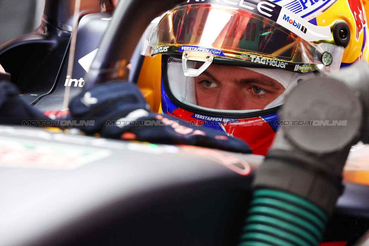 GP CINA, Max Verstappen (NLD) Red Bull Racing RB20.

19.04.2024. Formula 1 World Championship, Rd 5, Chinese Grand Prix, Shanghai, China, Sprint Qualifiche Day.

- www.xpbimages.com, EMail: requests@xpbimages.com © Copyright: Batchelor / XPB Images