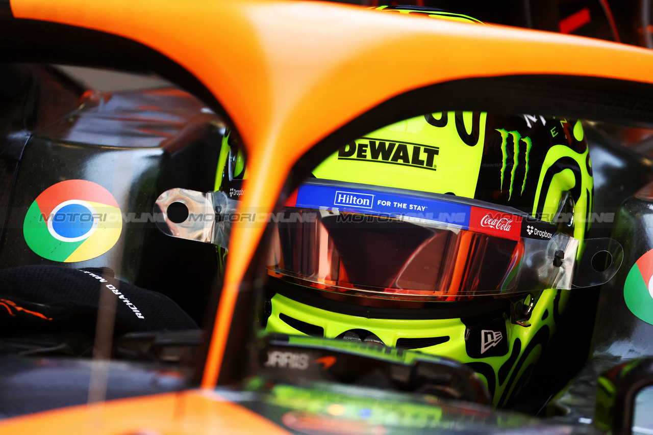 GP CINA, Lando Norris (GBR) McLaren MCL38.

19.04.2024. Formula 1 World Championship, Rd 5, Chinese Grand Prix, Shanghai, China, Sprint Qualifiche Day.

- www.xpbimages.com, EMail: requests@xpbimages.com © Copyright: Batchelor / XPB Images