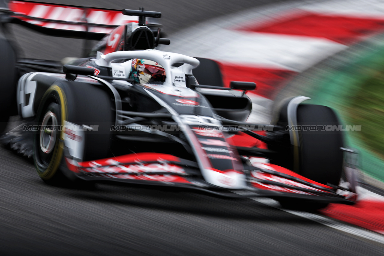 GP CINA, Kevin Magnussen (DEN) Haas VF-24.

19.04.2024. Formula 1 World Championship, Rd 5, Chinese Grand Prix, Shanghai, China, Sprint Qualifiche Day.

- www.xpbimages.com, EMail: requests@xpbimages.com © Copyright: Bearne / XPB Images