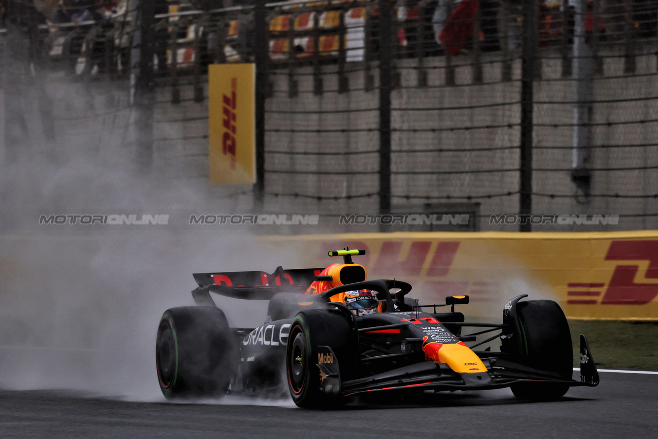 GP CINA, Sergio Perez (MEX) Red Bull Racing RB20.

19.04.2024. Formula 1 World Championship, Rd 5, Chinese Grand Prix, Shanghai, China, Sprint Qualifiche Day.

- www.xpbimages.com, EMail: requests@xpbimages.com © Copyright: Rew / XPB Images