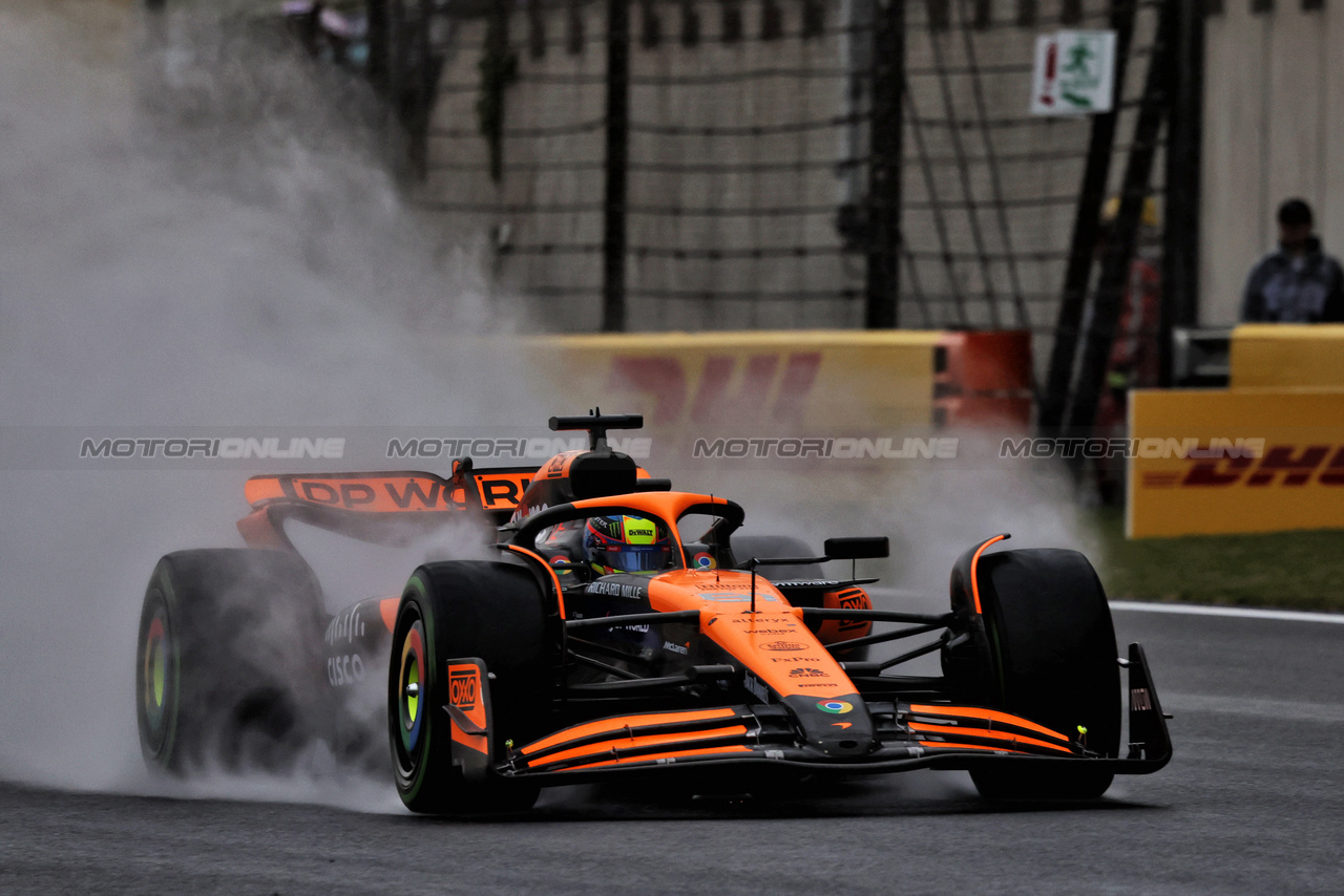 GP CINA, Oscar Piastri (AUS) McLaren MCL38.

19.04.2024. Formula 1 World Championship, Rd 5, Chinese Grand Prix, Shanghai, China, Sprint Qualifiche Day.

- www.xpbimages.com, EMail: requests@xpbimages.com © Copyright: Rew / XPB Images