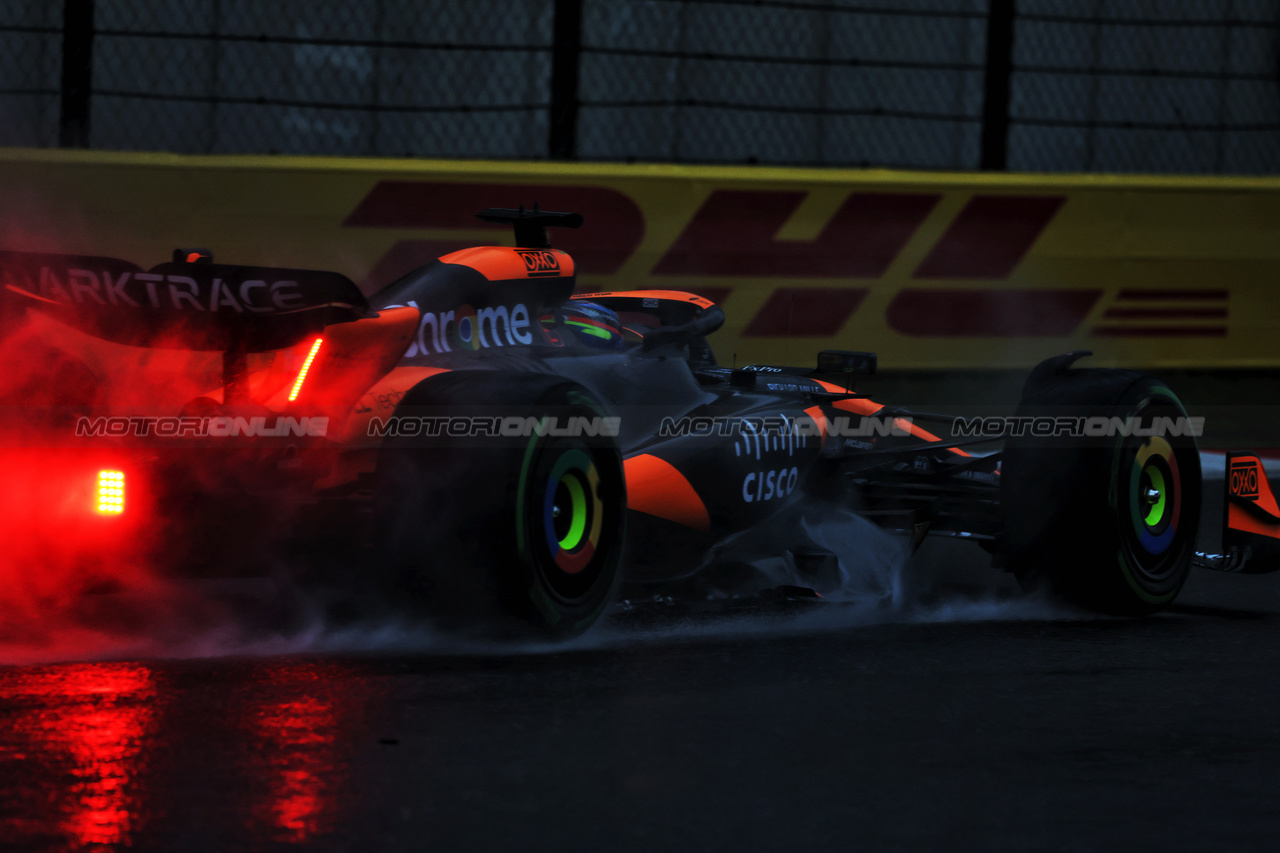 GP CINA, Oscar Piastri (AUS) McLaren MCL38.

19.04.2024. Formula 1 World Championship, Rd 5, Chinese Grand Prix, Shanghai, China, Sprint Qualifiche Day.

- www.xpbimages.com, EMail: requests@xpbimages.com © Copyright: Rew / XPB Images