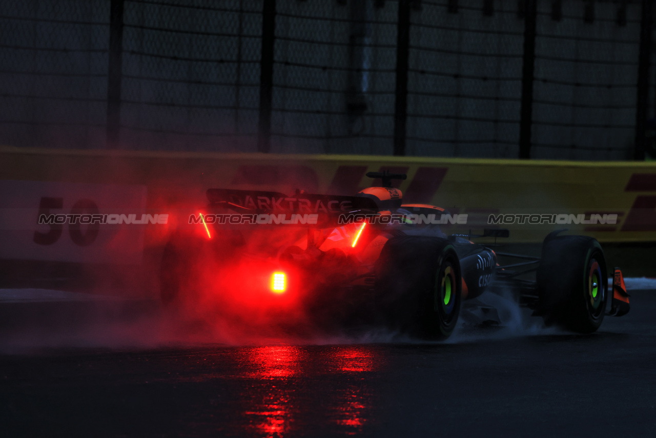 GP CINA, Oscar Piastri (AUS) McLaren MCL38.

19.04.2024. Formula 1 World Championship, Rd 5, Chinese Grand Prix, Shanghai, China, Sprint Qualifiche Day.

- www.xpbimages.com, EMail: requests@xpbimages.com © Copyright: Rew / XPB Images