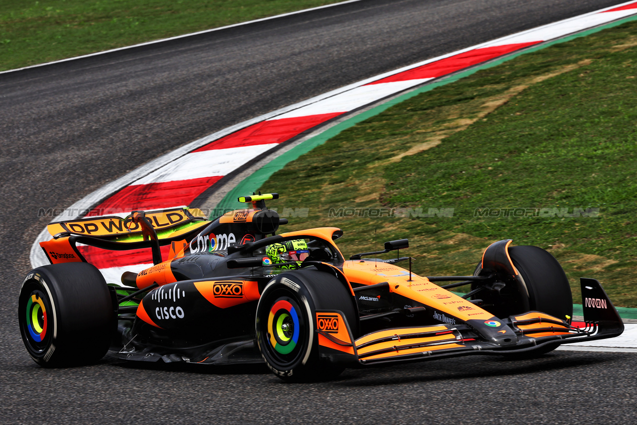 GP CINA, Lando Norris (GBR) McLaren MCL38.

19.04.2024. Formula 1 World Championship, Rd 5, Chinese Grand Prix, Shanghai, China, Sprint Qualifiche Day.

- www.xpbimages.com, EMail: requests@xpbimages.com © Copyright: Batchelor / XPB Images