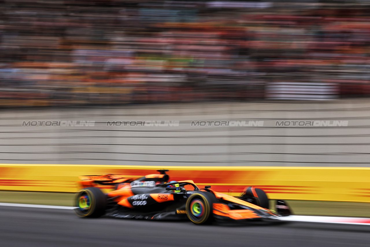 GP CINA, Oscar Piastri (AUS) McLaren MCL38.

19.04.2024. Formula 1 World Championship, Rd 5, Chinese Grand Prix, Shanghai, China, Sprint Qualifiche Day.

- www.xpbimages.com, EMail: requests@xpbimages.com © Copyright: Rew / XPB Images