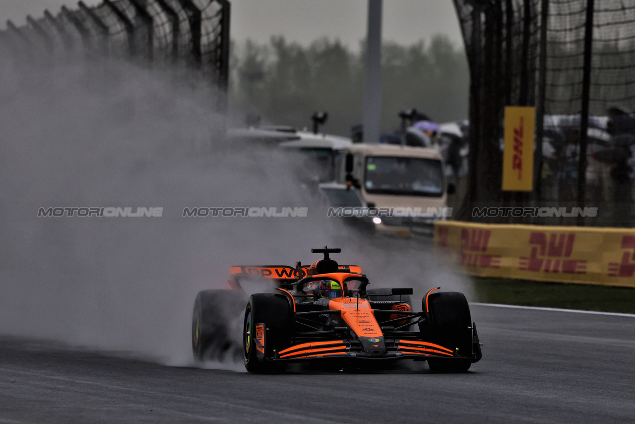 GP CINA, Oscar Piastri (AUS) McLaren MCL38.

19.04.2024. Formula 1 World Championship, Rd 5, Chinese Grand Prix, Shanghai, China, Sprint Qualifiche Day.

- www.xpbimages.com, EMail: requests@xpbimages.com © Copyright: Rew / XPB Images