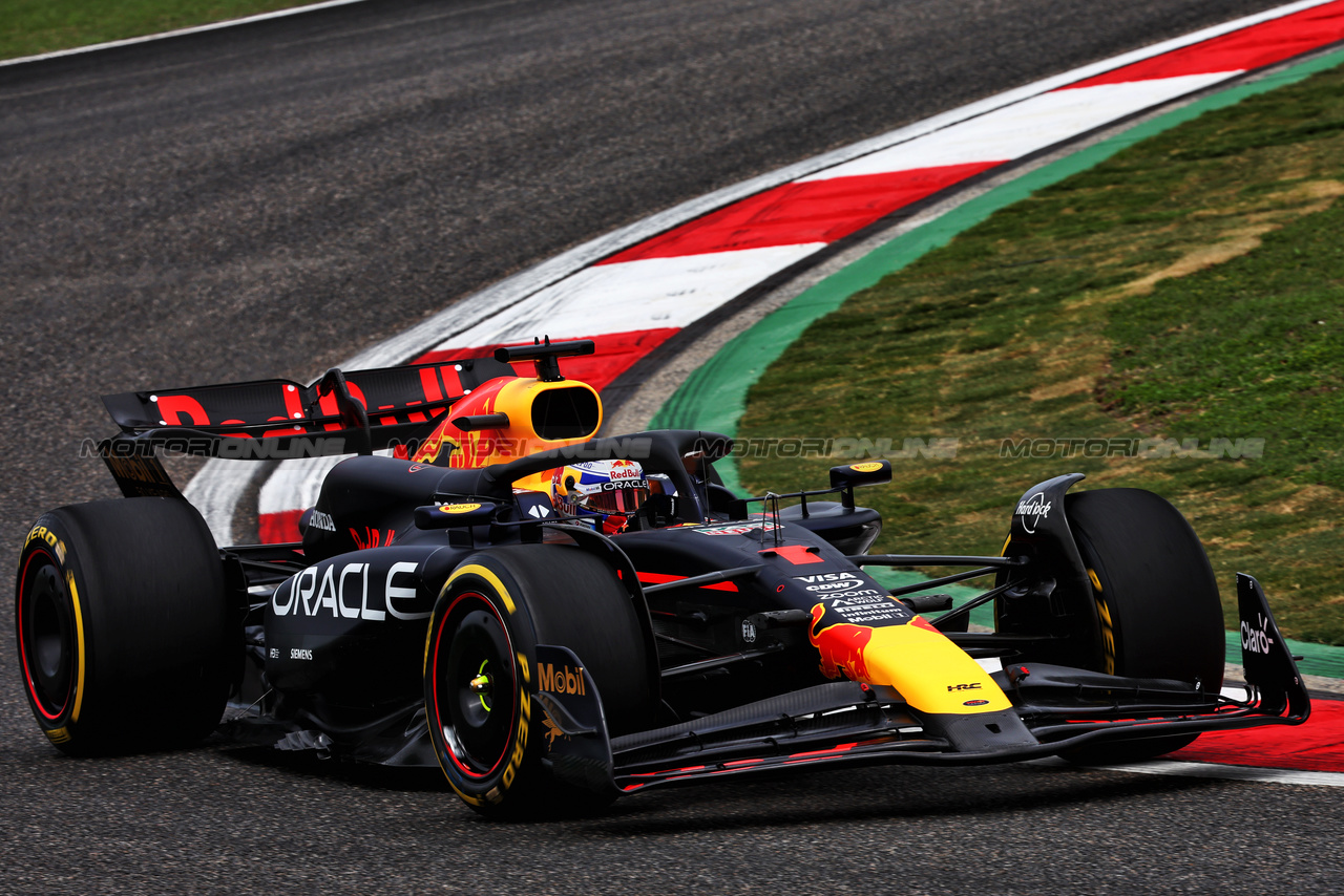 GP CINA, Max Verstappen (NLD) Red Bull Racing RB20.

19.04.2024. Formula 1 World Championship, Rd 5, Chinese Grand Prix, Shanghai, China, Sprint Qualifiche Day.

- www.xpbimages.com, EMail: requests@xpbimages.com © Copyright: Batchelor / XPB Images