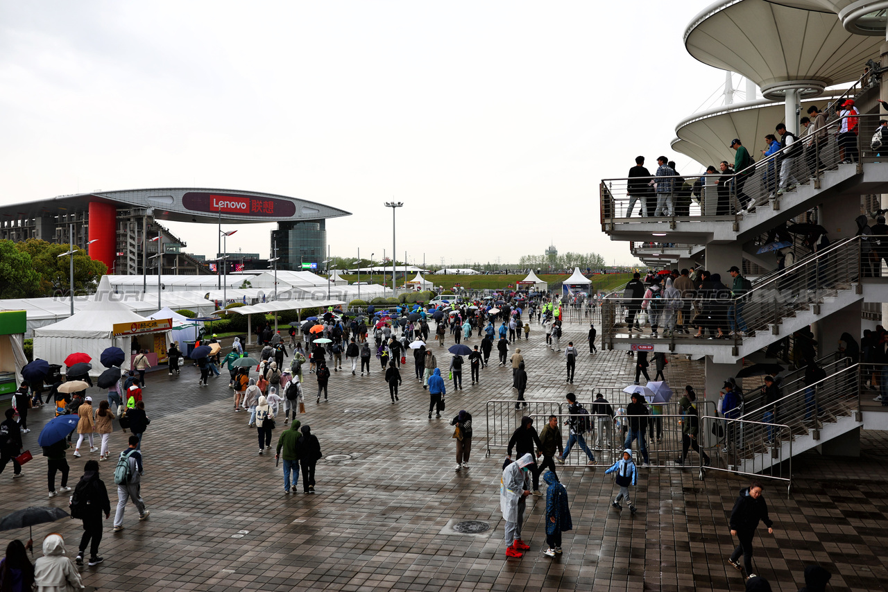 GP CINA, Circuit Atmosfera - fans leave the grandstands.

19.04.2024. Formula 1 World Championship, Rd 5, Chinese Grand Prix, Shanghai, China, Sprint Qualifiche Day.

 - www.xpbimages.com, EMail: requests@xpbimages.com © Copyright: Coates / XPB Images