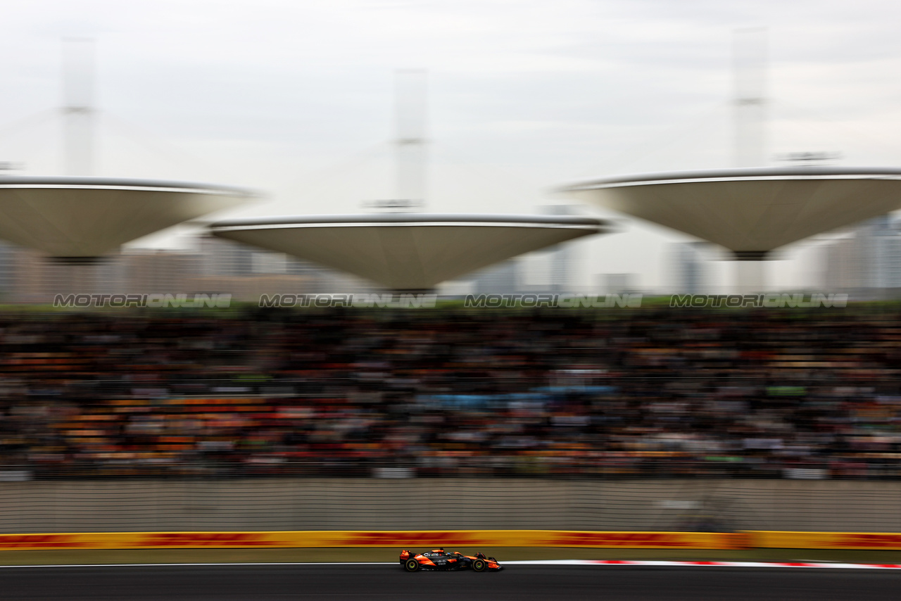 GP CINA, Oscar Piastri (AUS) McLaren MCL38.

19.04.2024. Formula 1 World Championship, Rd 5, Chinese Grand Prix, Shanghai, China, Sprint Qualifiche Day.

 - www.xpbimages.com, EMail: requests@xpbimages.com © Copyright: Coates / XPB Images