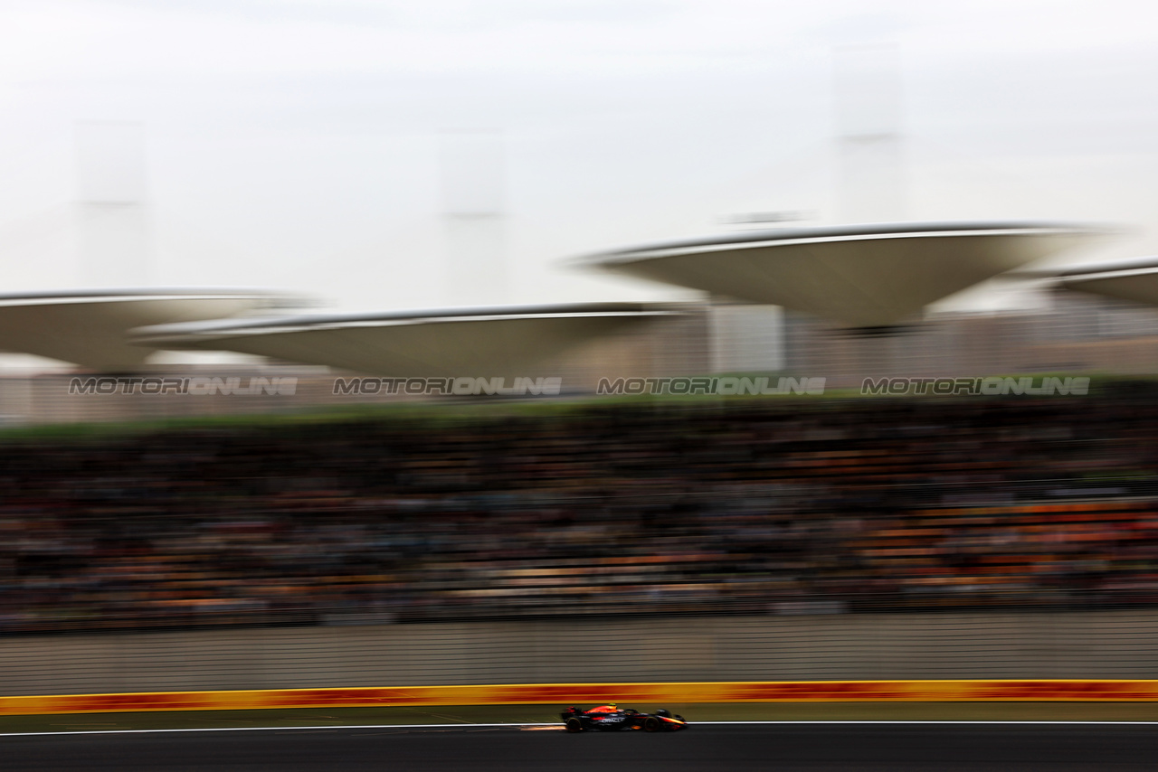 GP CINA, Sergio Perez (MEX) Red Bull Racing RB20.

19.04.2024. Formula 1 World Championship, Rd 5, Chinese Grand Prix, Shanghai, China, Sprint Qualifiche Day.

 - www.xpbimages.com, EMail: requests@xpbimages.com © Copyright: Coates / XPB Images