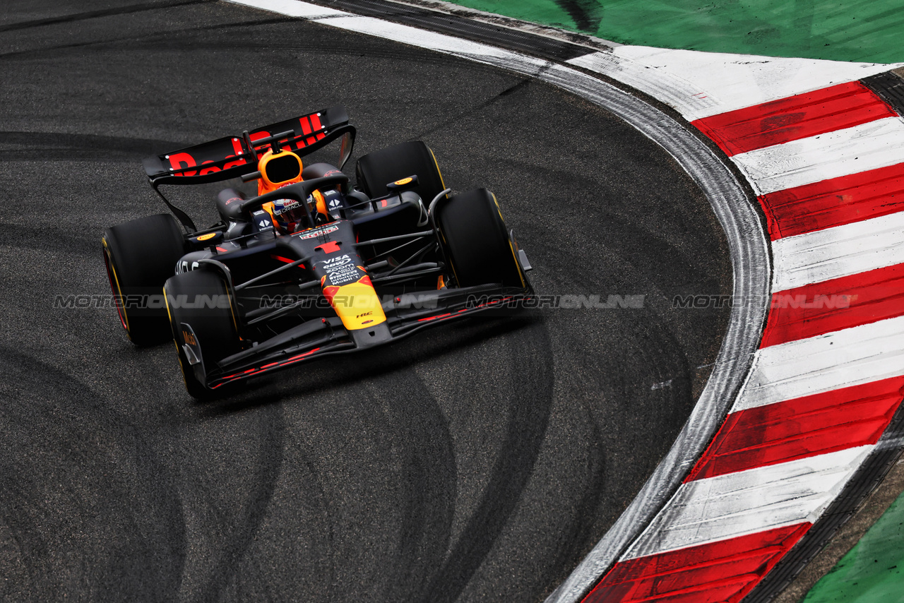 GP CINA, Max Verstappen (NLD) Red Bull Racing RB20.

19.04.2024. Formula 1 World Championship, Rd 5, Chinese Grand Prix, Shanghai, China, Sprint Qualifiche Day.

 - www.xpbimages.com, EMail: requests@xpbimages.com © Copyright: Coates / XPB Images