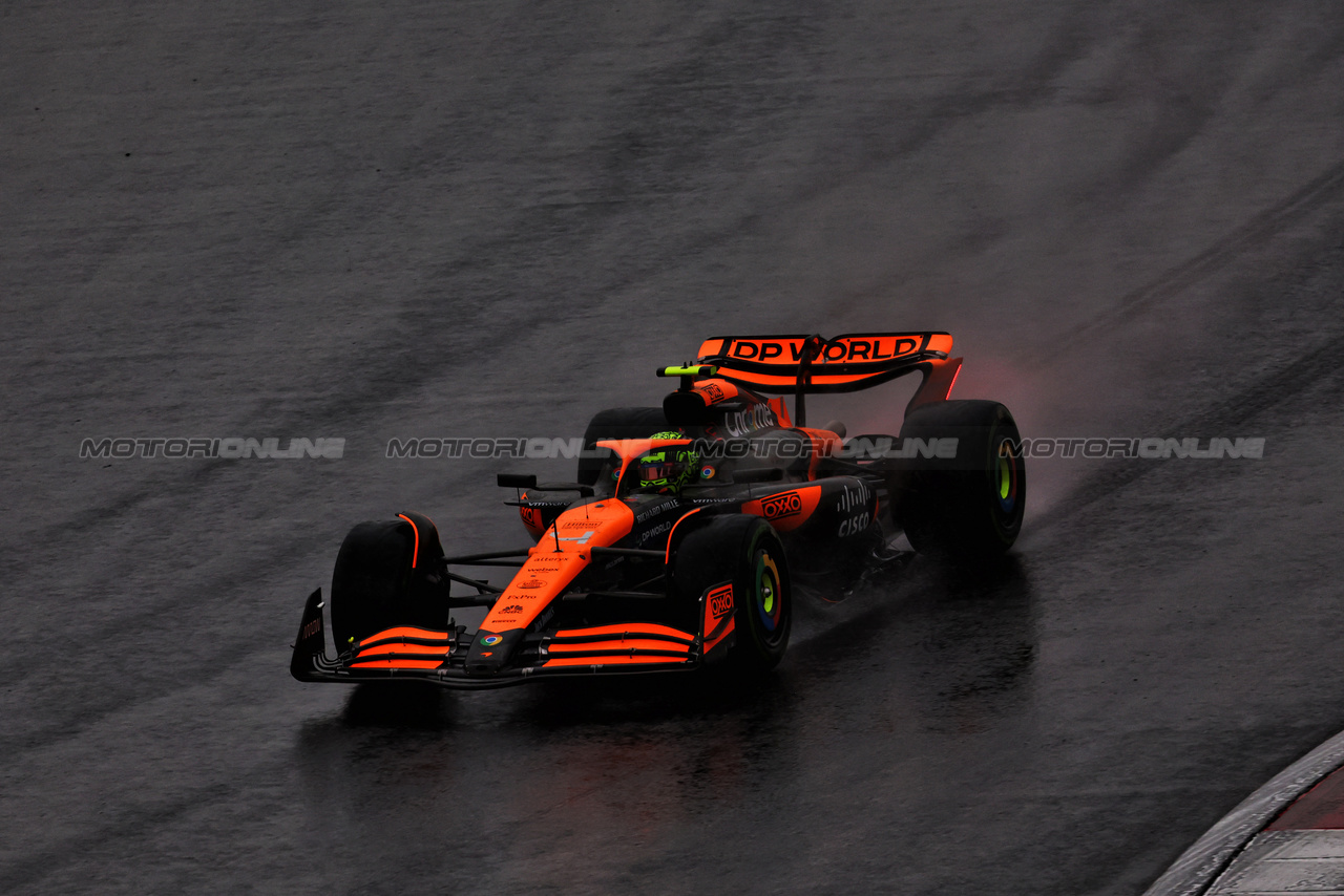 GP CINA, Lando Norris (GBR) McLaren MCL38.

19.04.2024. Formula 1 World Championship, Rd 5, Chinese Grand Prix, Shanghai, China, Sprint Qualifiche Day.

 - www.xpbimages.com, EMail: requests@xpbimages.com © Copyright: Coates / XPB Images