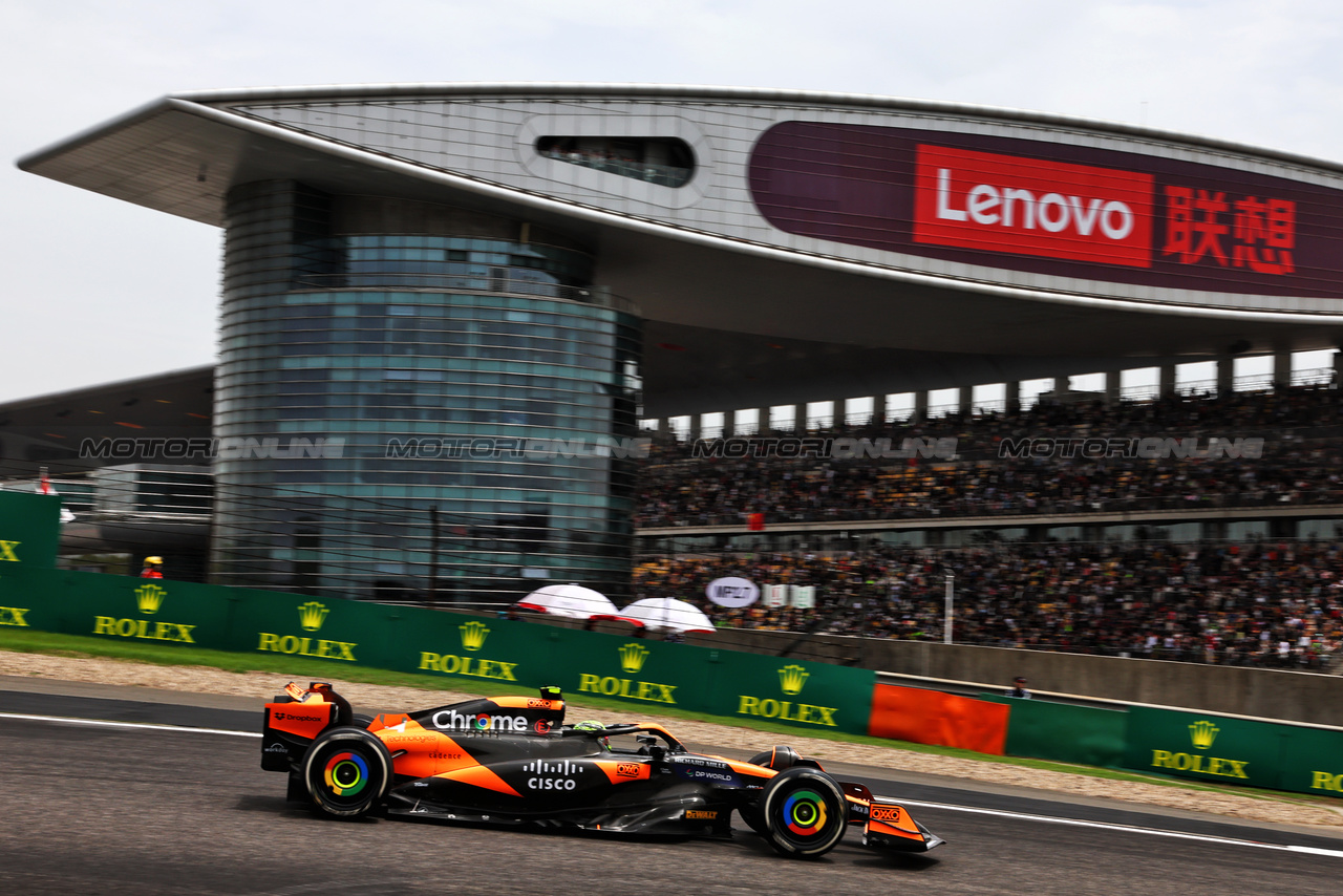 GP CINA, Lando Norris (GBR) McLaren MCL38.

19.04.2024. Formula 1 World Championship, Rd 5, Chinese Grand Prix, Shanghai, China, Sprint Qualifiche Day.

- www.xpbimages.com, EMail: requests@xpbimages.com © Copyright: Batchelor / XPB Images