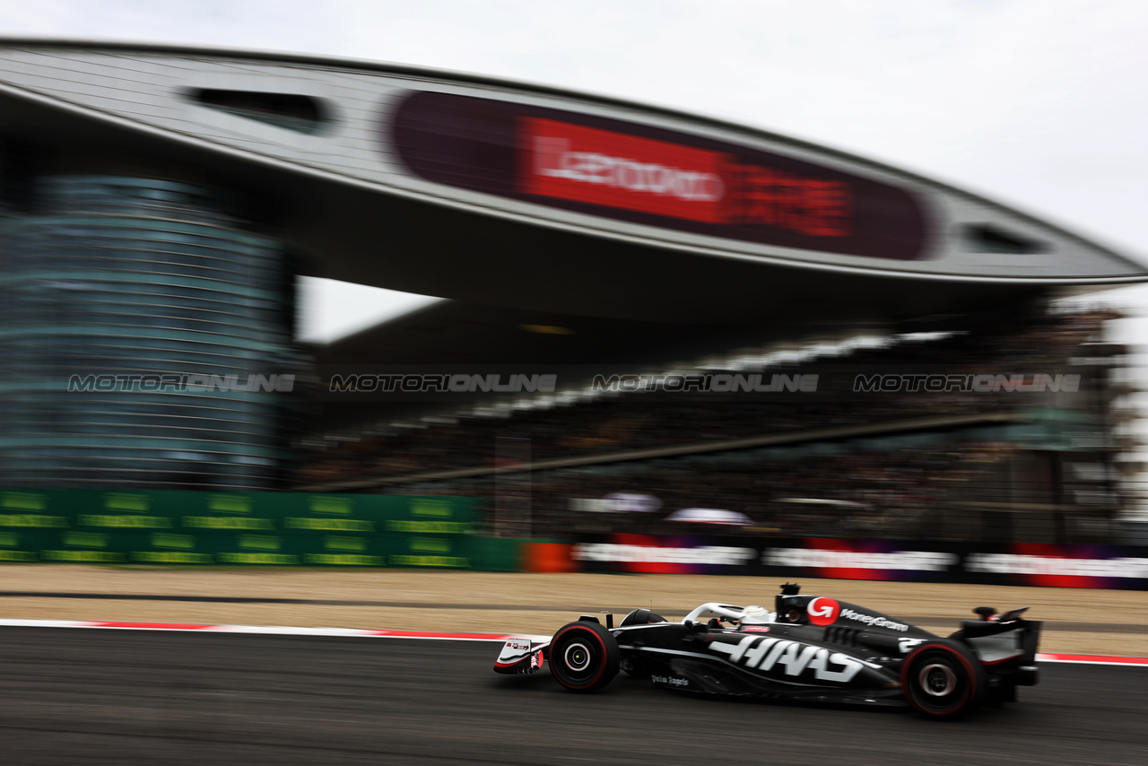 GP CINA, Kevin Magnussen (DEN) Haas VF-24.

19.04.2024. Formula 1 World Championship, Rd 5, Chinese Grand Prix, Shanghai, China, Sprint Qualifiche Day.

- www.xpbimages.com, EMail: requests@xpbimages.com © Copyright: Rew / XPB Images