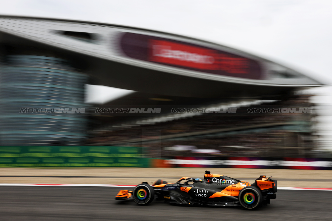 GP CINA, Oscar Piastri (AUS) McLaren MCL38.

19.04.2024. Formula 1 World Championship, Rd 5, Chinese Grand Prix, Shanghai, China, Sprint Qualifiche Day.

- www.xpbimages.com, EMail: requests@xpbimages.com © Copyright: Rew / XPB Images