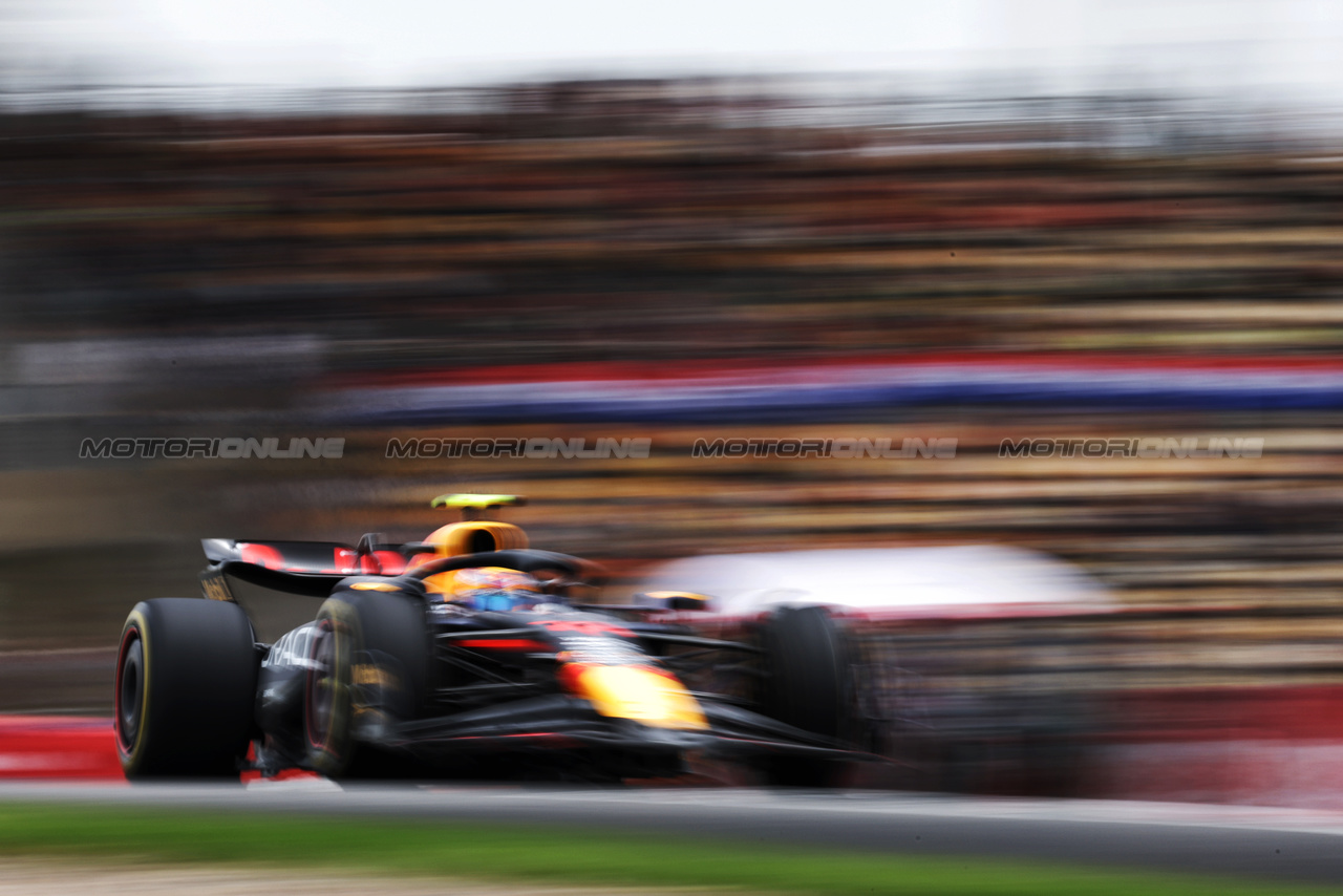 GP CINA, Sergio Perez (MEX) Red Bull Racing RB20.

19.04.2024. Formula 1 World Championship, Rd 5, Chinese Grand Prix, Shanghai, China, Sprint Qualifiche Day.

- www.xpbimages.com, EMail: requests@xpbimages.com © Copyright: Bearne / XPB Images