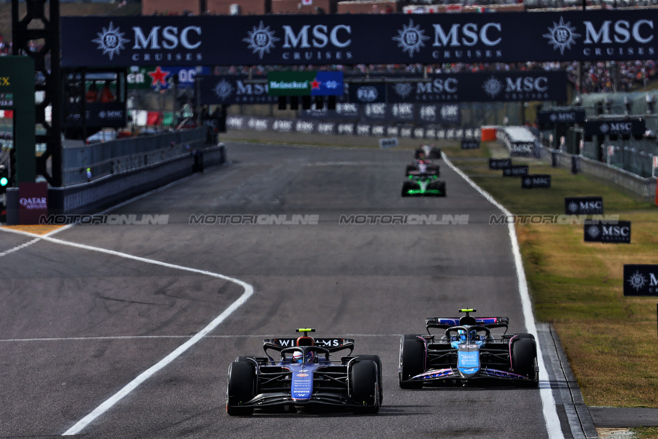 GP GIAPPONE, Logan Sargeant (USA) Williams Racing FW46 e Pierre Gasly (FRA) Alpine F1 Team A524 battle for position.

07.04.2024. Formula 1 World Championship, Rd 4, Japanese Grand Prix, Suzuka, Japan, Gara Day.

- www.xpbimages.com, EMail: requests@xpbimages.com © Copyright: Batchelor / XPB Images