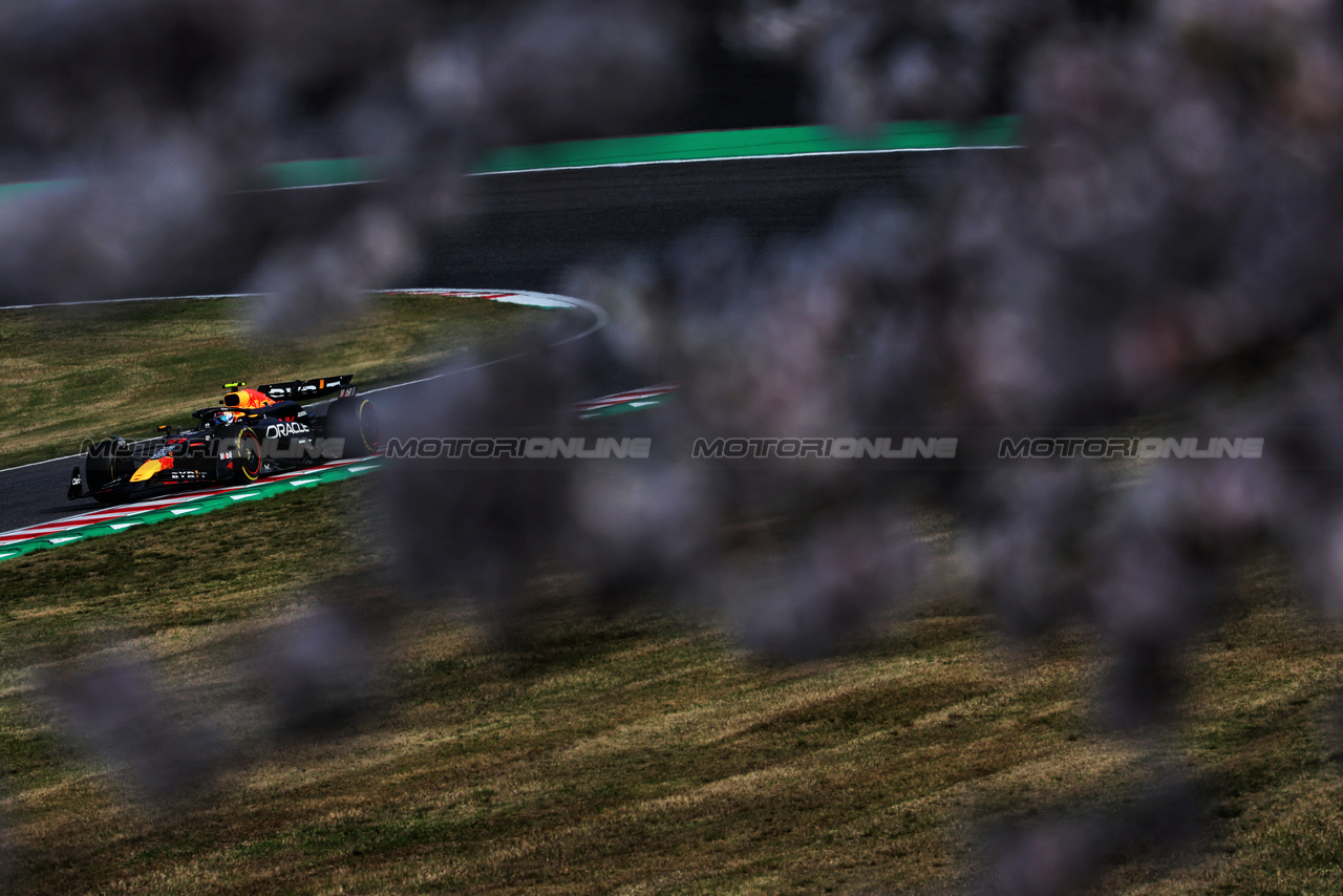 GP GIAPPONE, Sergio Perez (MEX) Red Bull Racing RB20.

07.04.2024. Formula 1 World Championship, Rd 4, Japanese Grand Prix, Suzuka, Japan, Gara Day.

- www.xpbimages.com, EMail: requests@xpbimages.com © Copyright: Charniaux / XPB Images