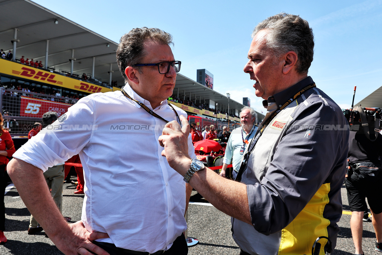 GP GIAPPONE, (L to R): Nicholas Tombazis (GRE) FIA Head of Single-Seater Technical Matters with Mario Isola (ITA) Pirelli Racing Manager on the grid.

07.04.2024. Formula 1 World Championship, Rd 4, Japanese Grand Prix, Suzuka, Japan, Gara Day.

- www.xpbimages.com, EMail: requests@xpbimages.com © Copyright: Moy / XPB Images